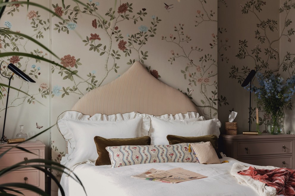 Plympton Road, Queen's Park | Master bedroom | Interior Designers
